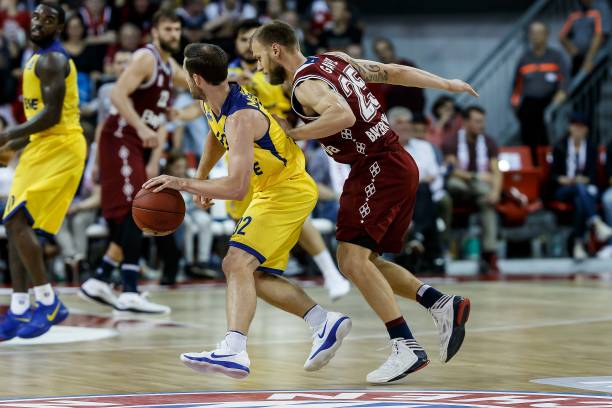 尼亚队因此 尼亚队因此