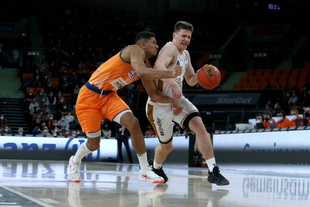 他是在这块 他是在这块